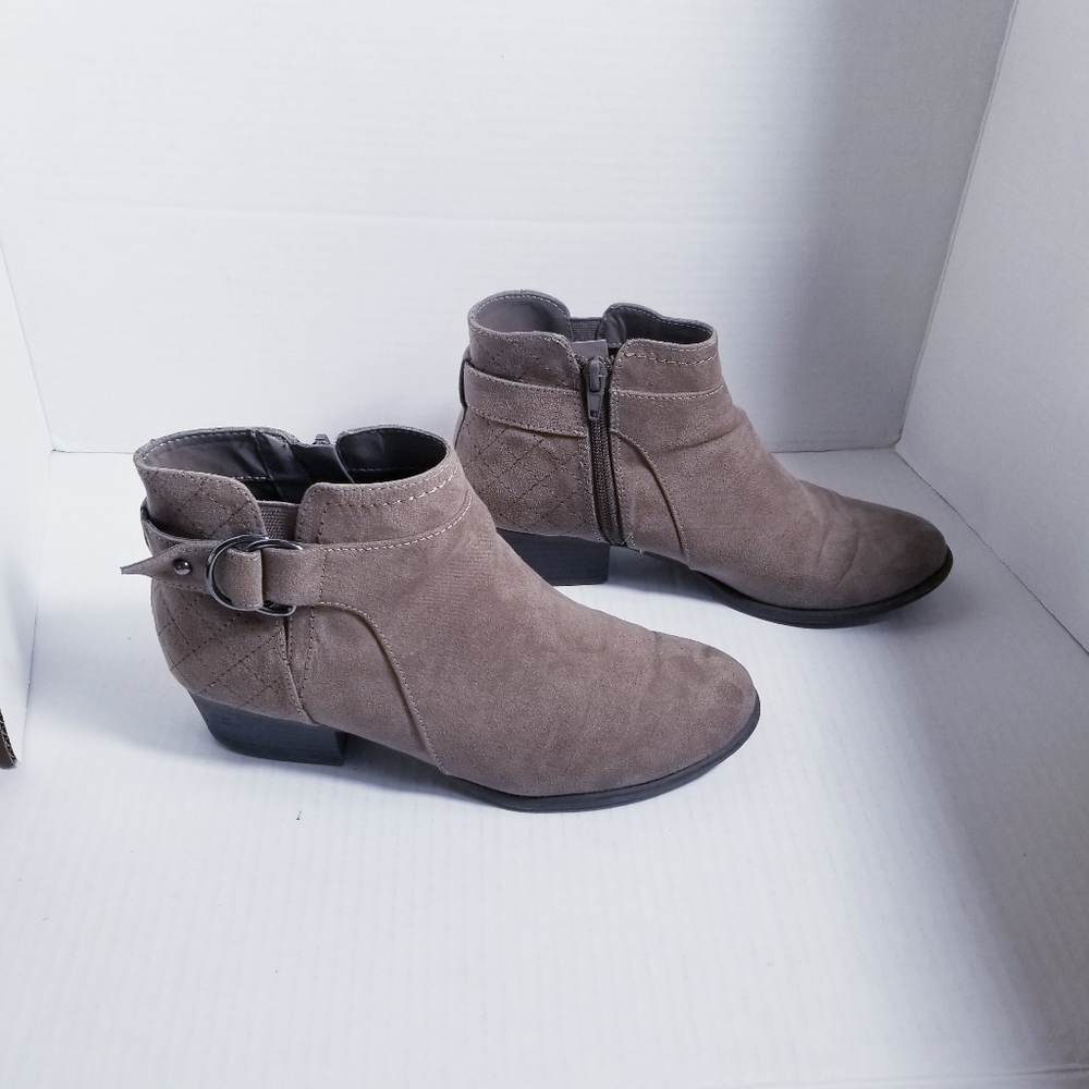 UNISA TAUPE BROWN ANKLE BOOTS WITH HEEL ZIPPER ON INNER SIDE SIZE 7